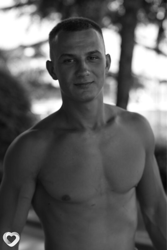 Олег, 22, Алуште — анкета №1437021