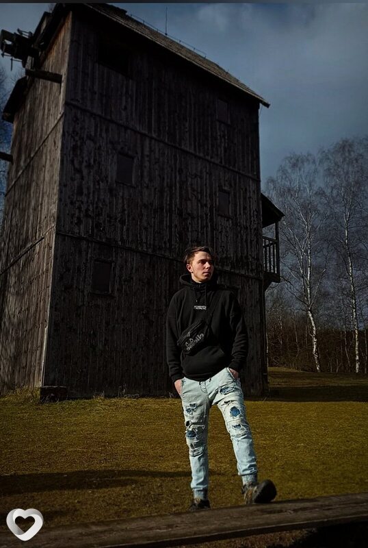 Denis, Згорзелец