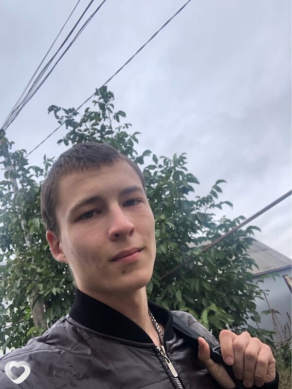 Михаил, 19, Ессентуках — анкета №1453429