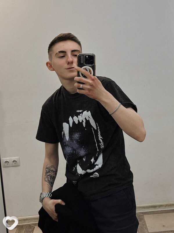 Макс, Сузун