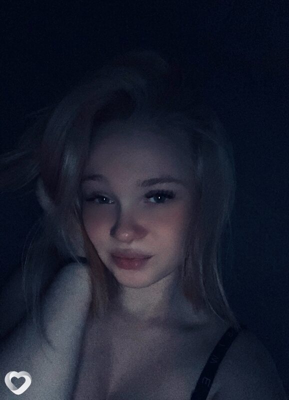 Карина, 21, Череповце — анкета №1480924