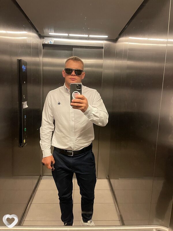 Vlad, Радом