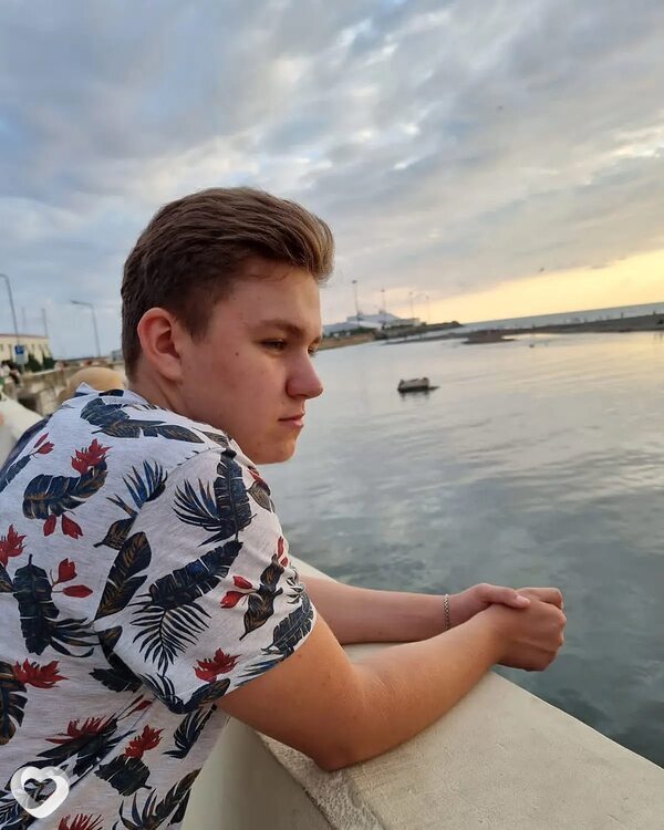 Олег, 21, Сочи — анкета №1496689