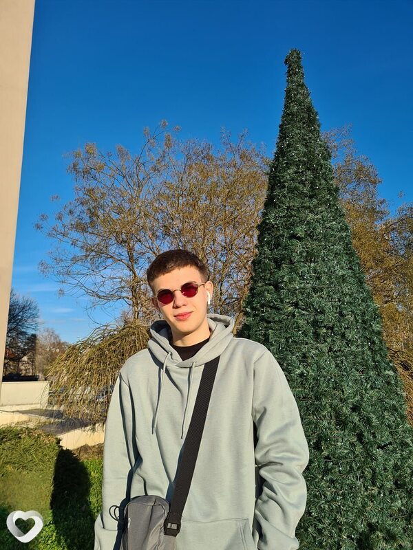 Артур, 24, Ялте — анкета №1501458