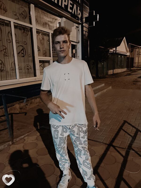 Стас, 20, Миллерове — анкета №1509212