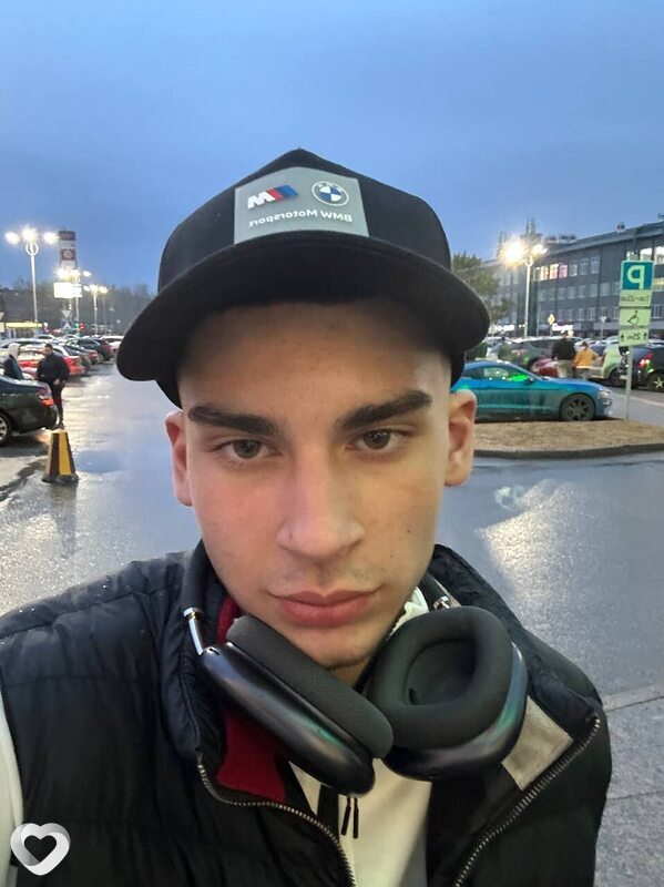 Илья, 21, Барнауле — анкета №1516768