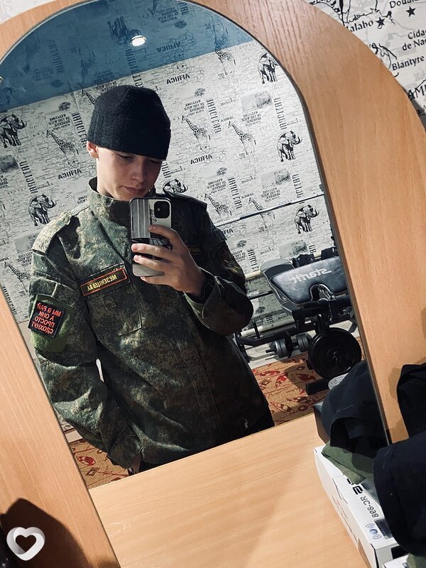 Мезенцев Илья, 20, Красноярске — анкета №1521130