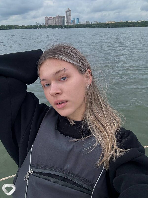Катя, 23, Нижневартовске — анкета №1522980