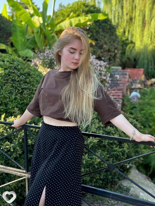Анна, 21, Ростове-на-Дону — анкета №1523907