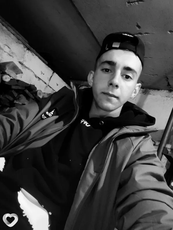 Артём, 26, Бийске — анкета №1531405