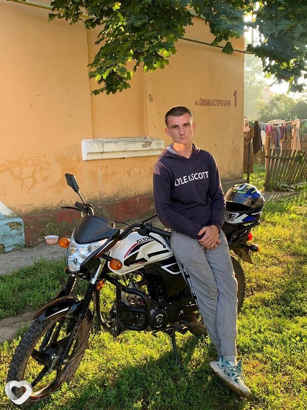 Максим, 21, Москве — анкета №1536220