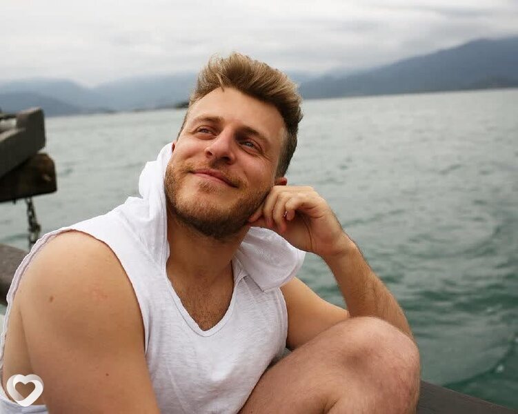 Виктор, 22, Сургуте — анкета №1537523