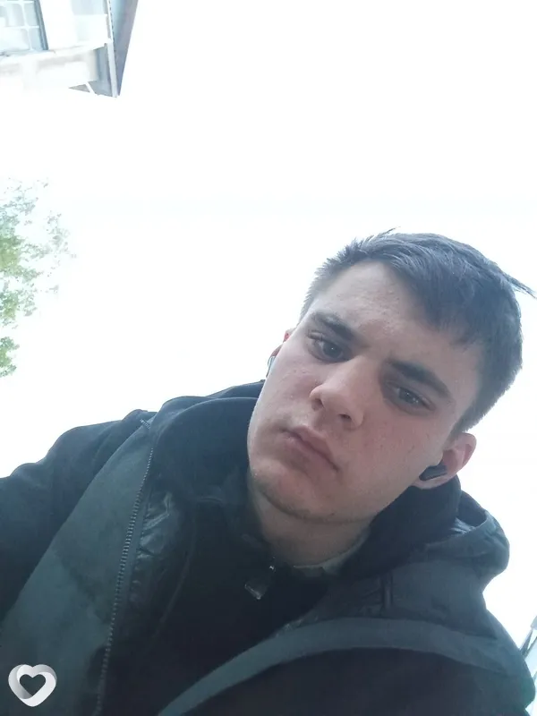Максим, 20, Барнауле — анкета №1542564