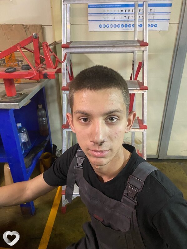 Сергей, 20, Шахтах — анкета №1556105