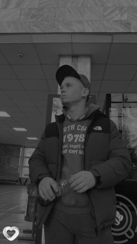 Пётр, 22, Шахтинске — анкета №1567816