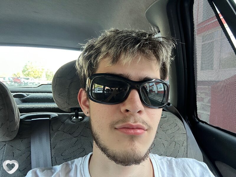 Артём, 20, Гомеле — анкета №1569441