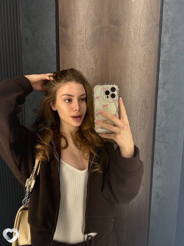 Анна, 20, Москве — анкета №1596488