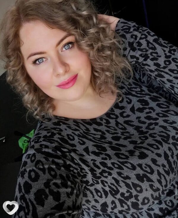 Карина, 25, Омске — анкета №1600892