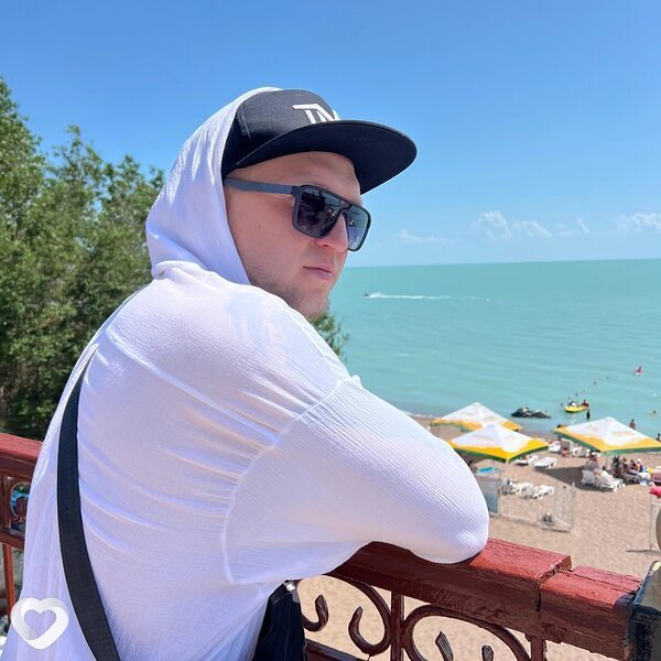 Дмитрий, 32, Шахтинске — анкета №1610231