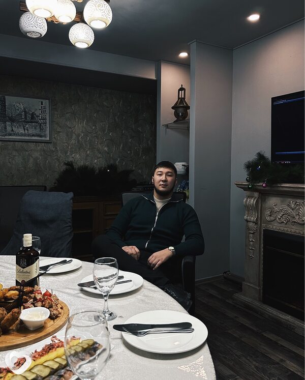 Макс, Семей