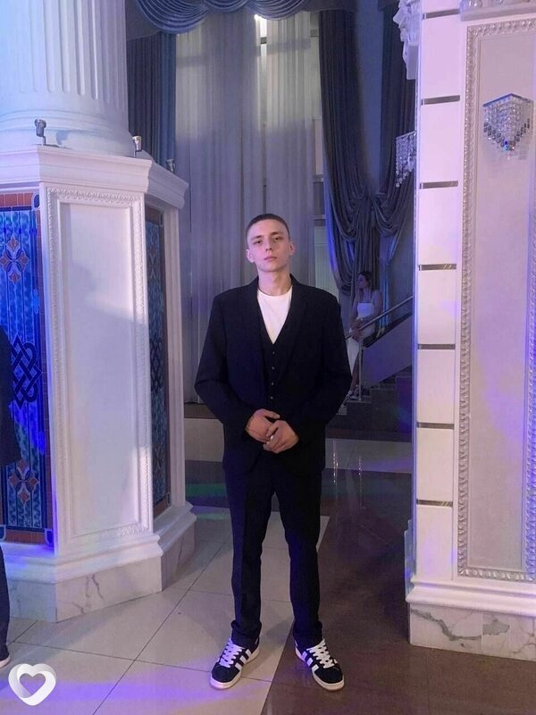 Максим, 23, Артеме — анкета №1634068