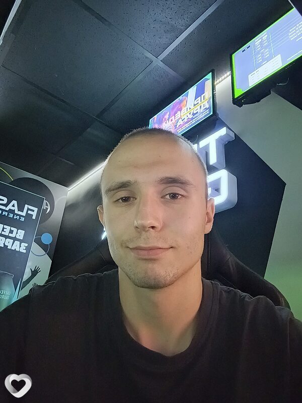 Максим, 19, Пскове — анкета №1634535