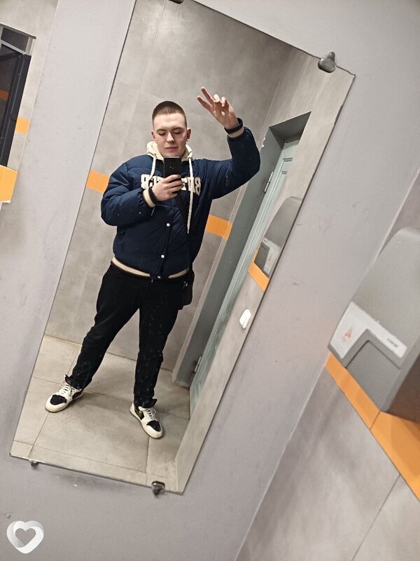 Денис, 22, Шахтинске — анкета №1635536