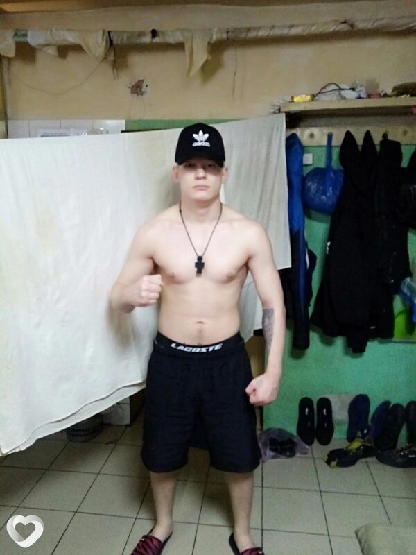 Кирилл, 22, Енакиеве — анкета №1644228