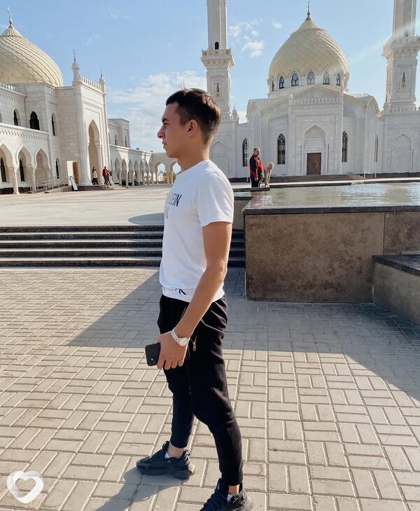 Азат, 22, Москве — анкета №1647086