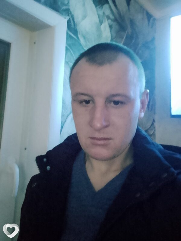 Немного Женат, Залари