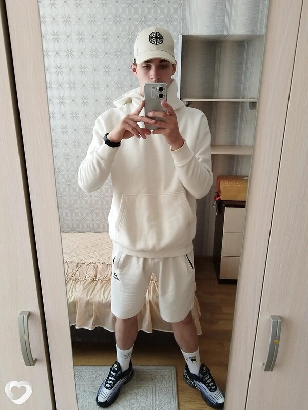 Максим, 20, Речице — анкета №1648379
