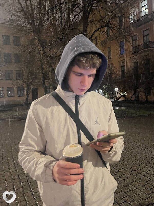 Максим, 22, Санкт-Петербурге — анкета №1660136