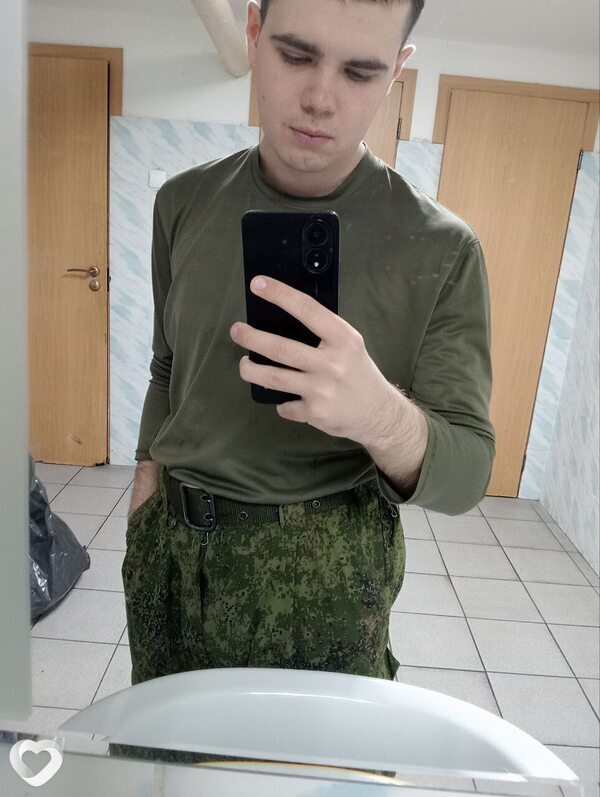 Максим, 21, Москве — анкета №1666239