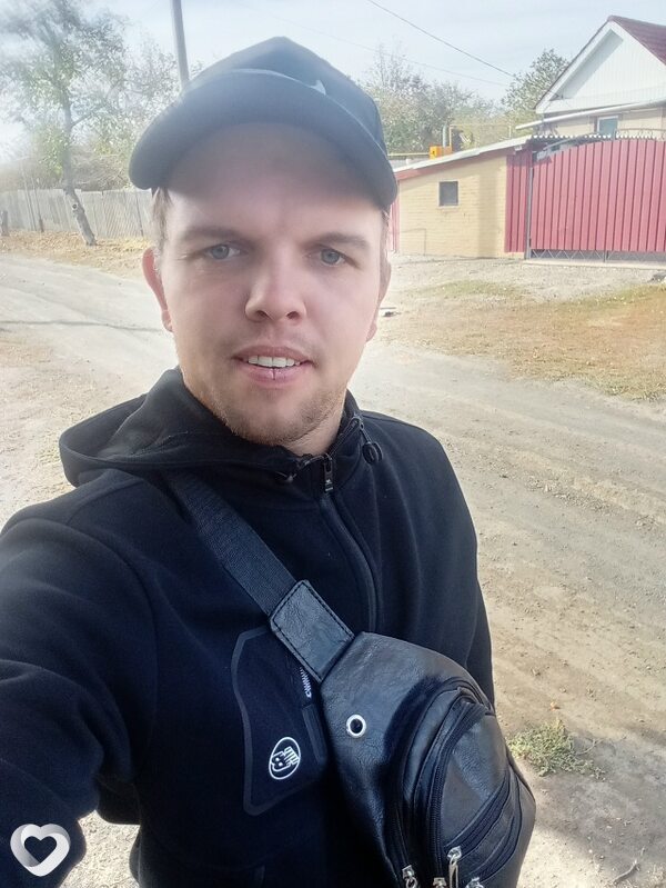 Александр, 29, Снежном — анкета №1676046