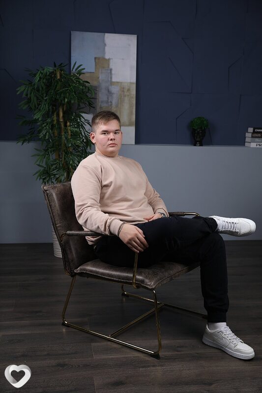 Артур, 20, Омске — анкета №1678575