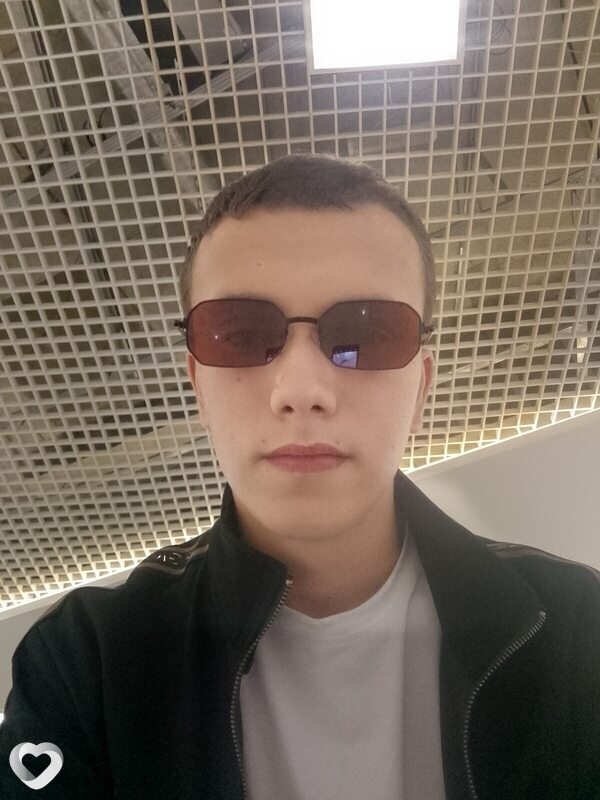 Алекс, 20, Томске — анкета №1679355