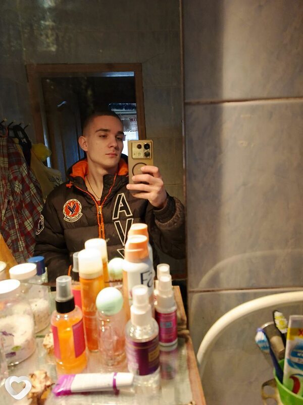 Максим, 21, Нежине — анкета №1683615