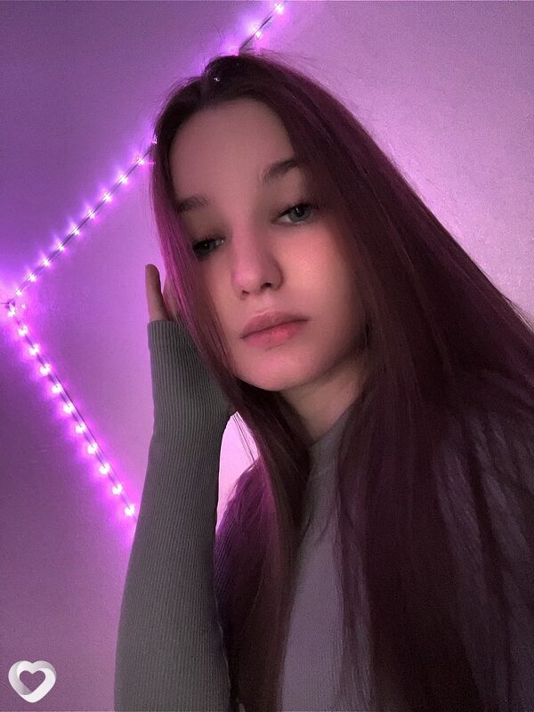 Алёна, 20, Барнауле — анкета №1692339