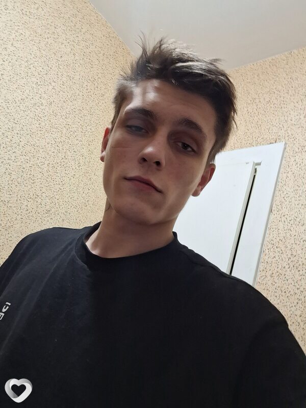 Максим, 22, Москве — анкета №1695615