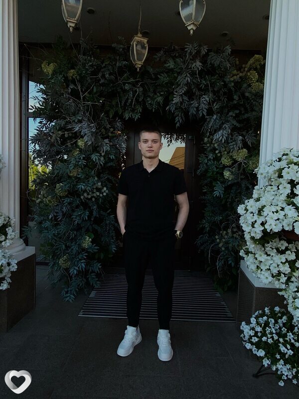Денис, 22, Москве — анкета №1699449