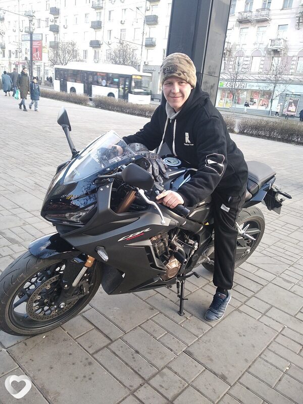Александр, 21, Шахтах — анкета №1703201