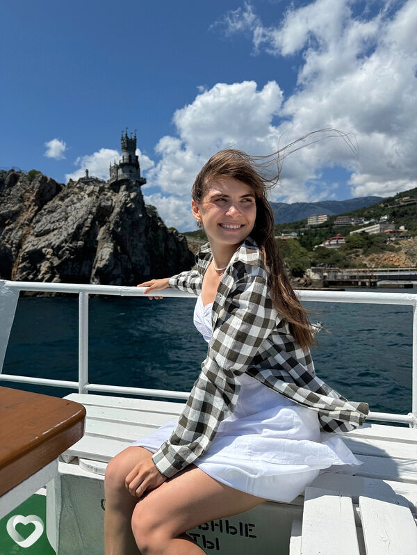 Александра, 26, Снежном — анкета №1703488