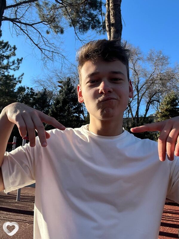 Григорий, 22, Москве — анкета №1704405