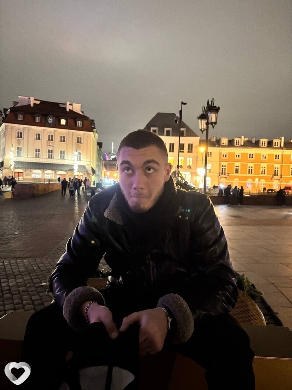 Макс, Тчев
