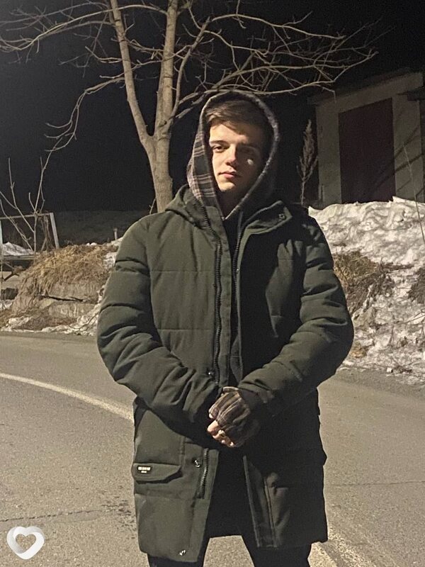 Тимур, 23, Артеме — анкета №1716514