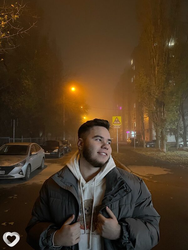 Максим, 20, Москве — анкета №1718036