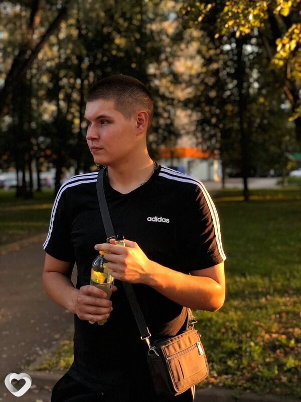 Максим, 22, Москве — анкета №1719478