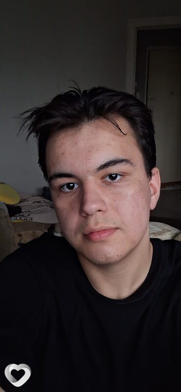 Артем, 20, Барнауле — анкета №1721676