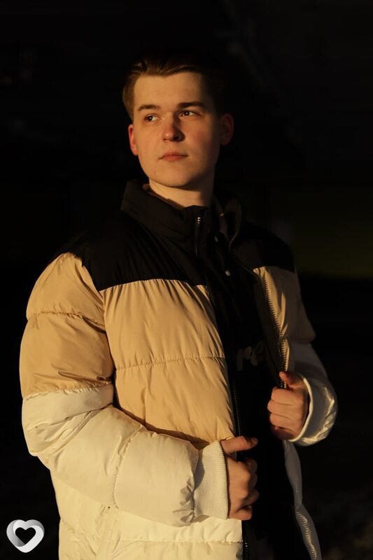 Артём, 21, Москве — анкета №1722463