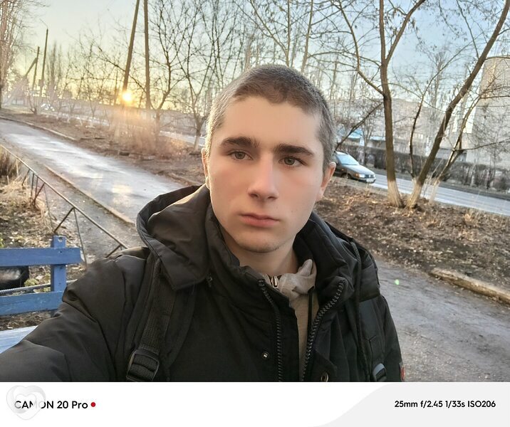 Кирилл, 19, Краснодоне — анкета №1728502